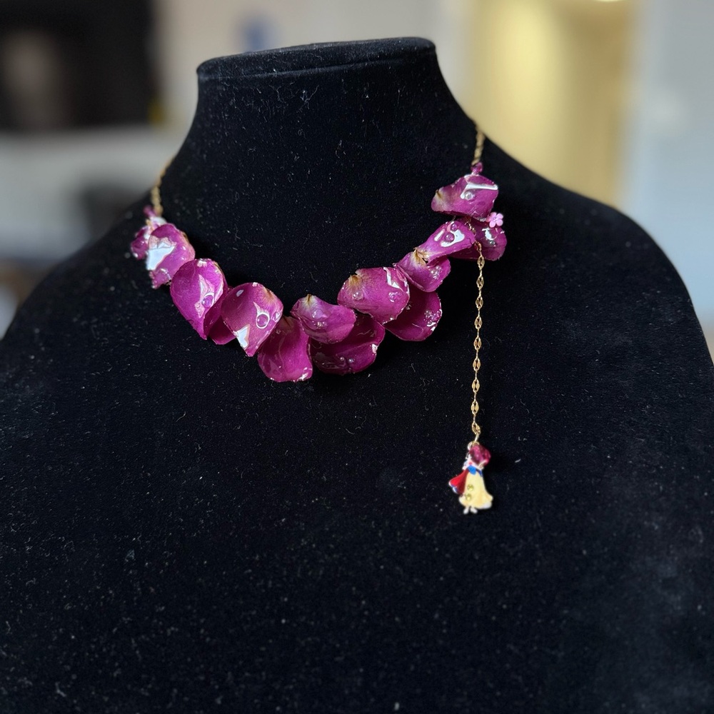 Elegant Pink Floral Necklace
